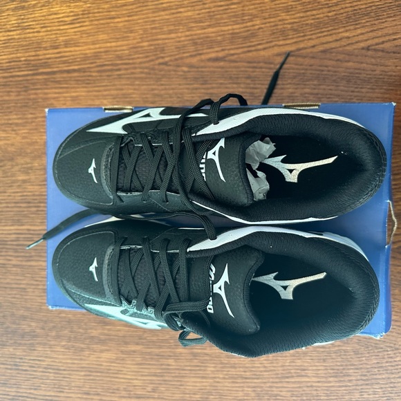 Mizuno Women’s Metal Softball Cleats - Picture 6 of 6